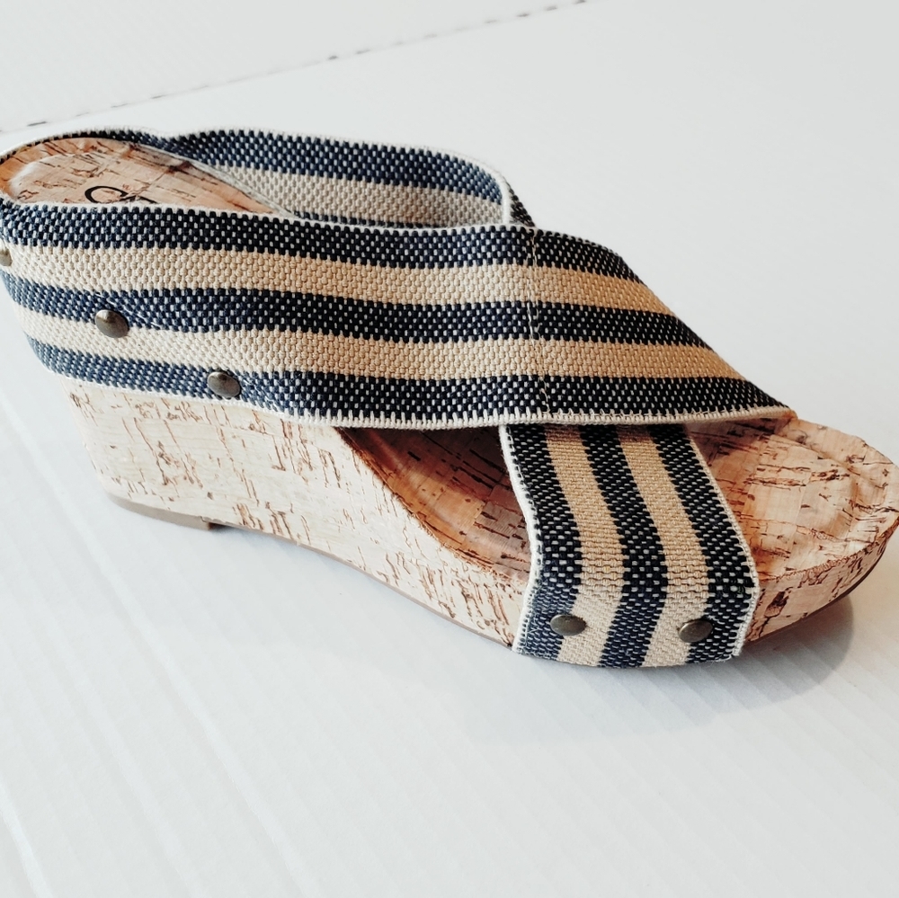 New! Cato Wedge